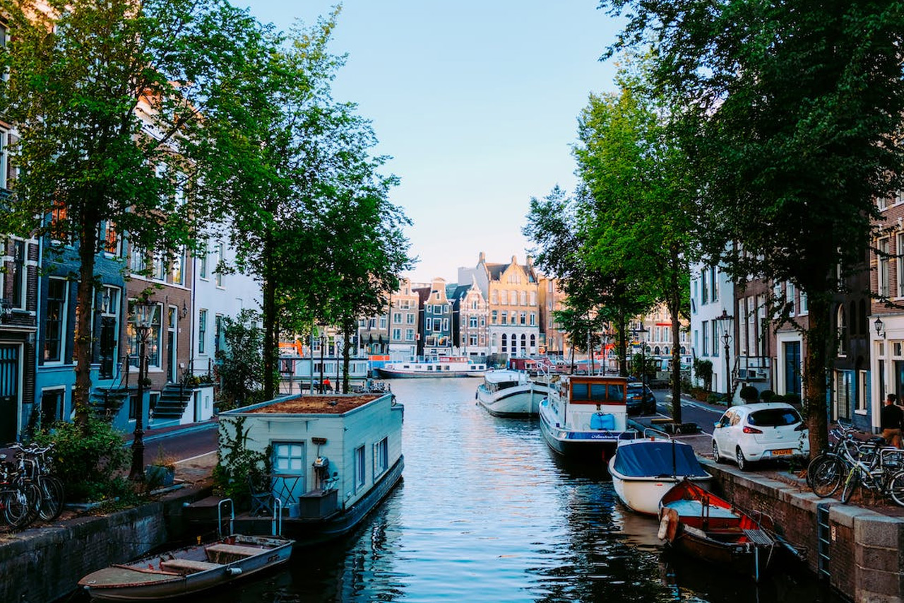 flight offers amsterdam 3